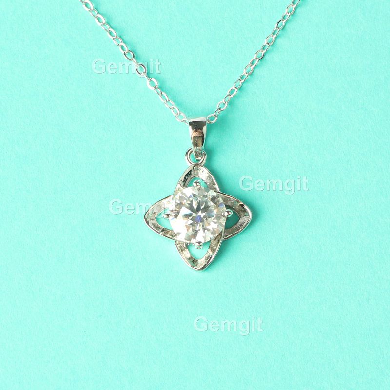 1CT 2CT Moissanite Four Leaf Clover Necklace in 925 Sterling Silver for Women