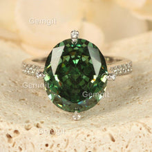 Load image into Gallery viewer, Female 12CT Oval Emerald Ring