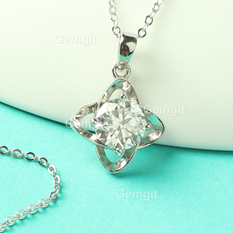 1CT 2CT Moissanite Four Leaf Clover Necklace in 925 Sterling Silver for Women